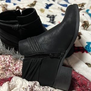Casy Street boots black size 10